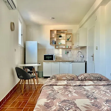Studio Apartment Donji Morinj Exterior photo