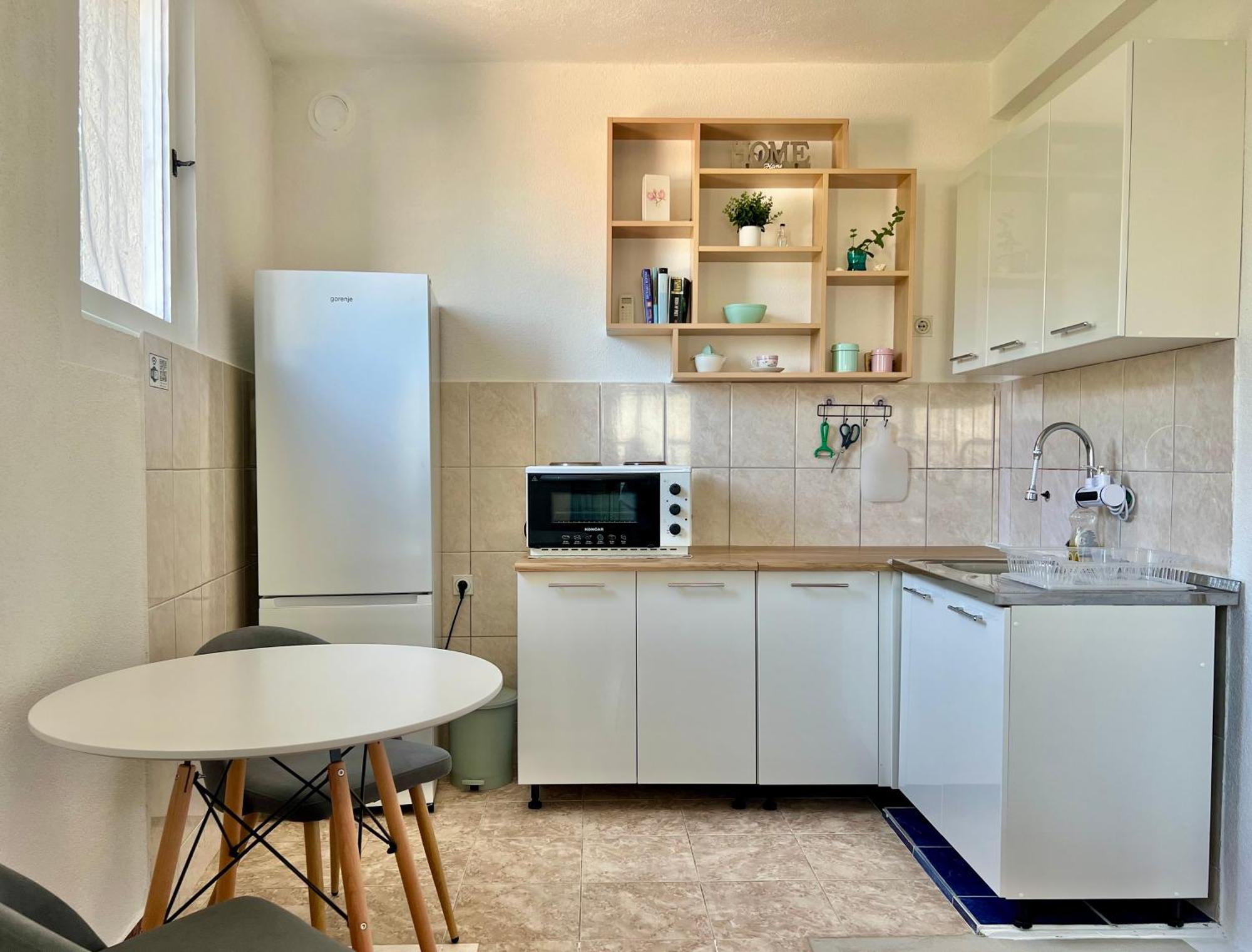 Studio Apartment *